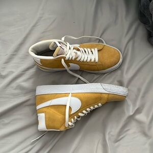 Nike blazer mids size 9